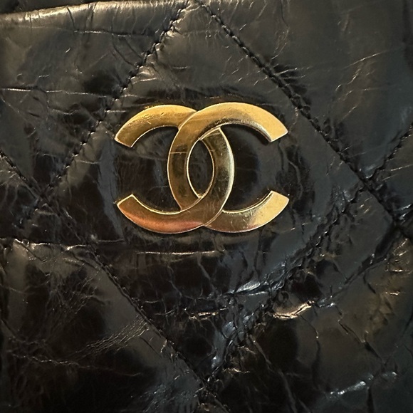 Authentic & Gorgeous CHANEL Portobello Tote Bag - The Ultimate in High Fashion - Picture 4 of 16